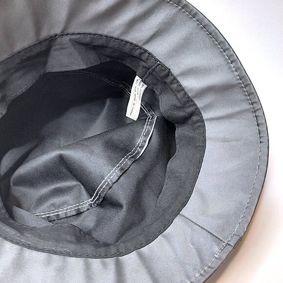 Vintage Y2K Metallic Bucket Hat - 100% Rubber - Early 2000s Statement Piece - Picture 5 of 5